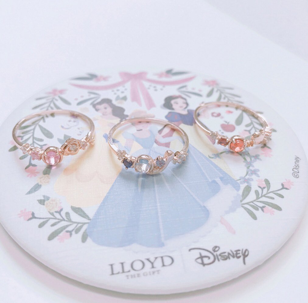 ArtheShop's tweet photo. [PRE-order] 💍 LLOYD x Disney Princess Ring 👑7 เจ้าหญิงดิสนีย์กับแหวน 7 แบบแหวน 10K Gold ประดับด้วยคริสตัลตามแบบของเจ้าหญิง สวยมากกก เป็นของขวัญให้แฟนได้ ใส่เองก็เก๋ๆสวยๆ #lloyd #ผู้หญิง #disney #princess #เครื่องประดับ #แหวน #ของขวัญให้แฟน #ของดีบอกต่อ #ของขวัญวันเกิดแฟน https://t.co/HlUQxazPhv