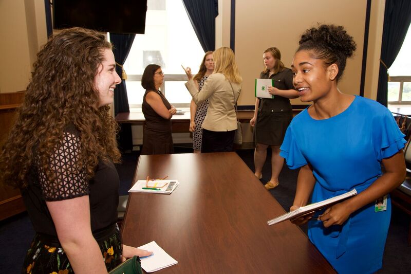 MicrosoftSkills's tweet image. Awesome to see @4H #TechChangemakers (some of them TEALS students) chatting with Congressional leaders about the importance of access to #digitalskills. They came from #NorthDakota, #Wisconsin, #Washingtonstate, #Virginia and beyond 4-h.org/get-involved/s…