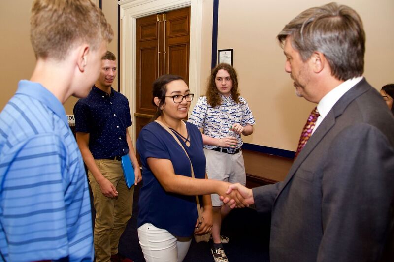 MicrosoftSkills's tweet image. Awesome to see @4H #TechChangemakers (some of them TEALS students) chatting with Congressional leaders about the importance of access to #digitalskills. They came from #NorthDakota, #Wisconsin, #Washingtonstate, #Virginia and beyond 4-h.org/get-involved/s…