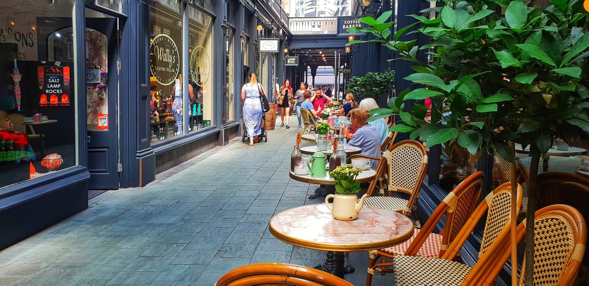 It's always fun and exciting to stroll around Cardiff city center as it has lots of antique arcades where we can find interesting stores and cafes.

The ambience is pleasantly spectacular.