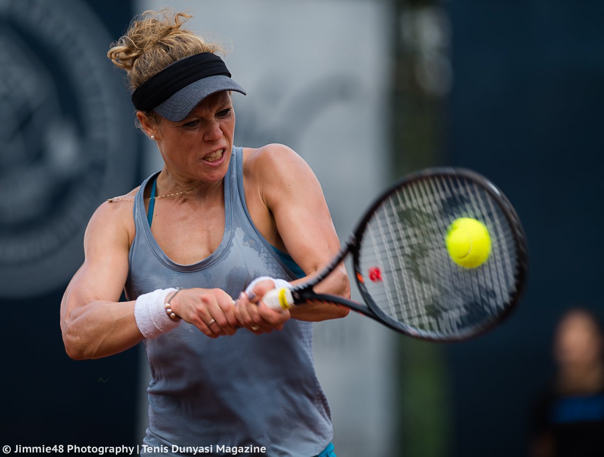 LAURA SIEGEMUND - Página 3 Dh6dBrvX4AAdUUC