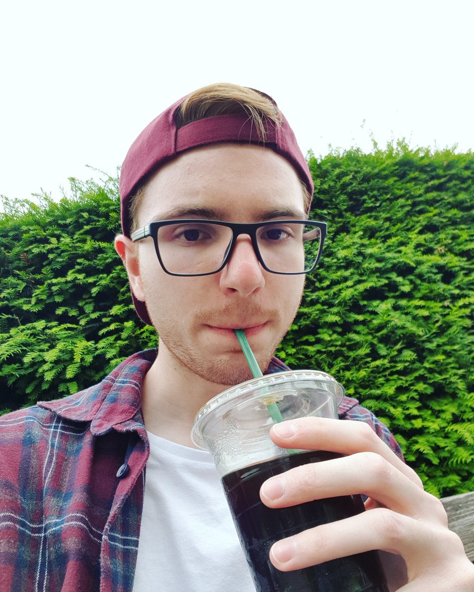 Dooba_mx's tweet photo. 🥤 * Sips Starbucks like Hyungwon * 🥤

#monbebeselcaday #형원 #몬베베 #MaleMbb #Mbboy #몬스타엑스 @OfficialMonstaX @Starbucks https://t.co/5IawmXPRcH