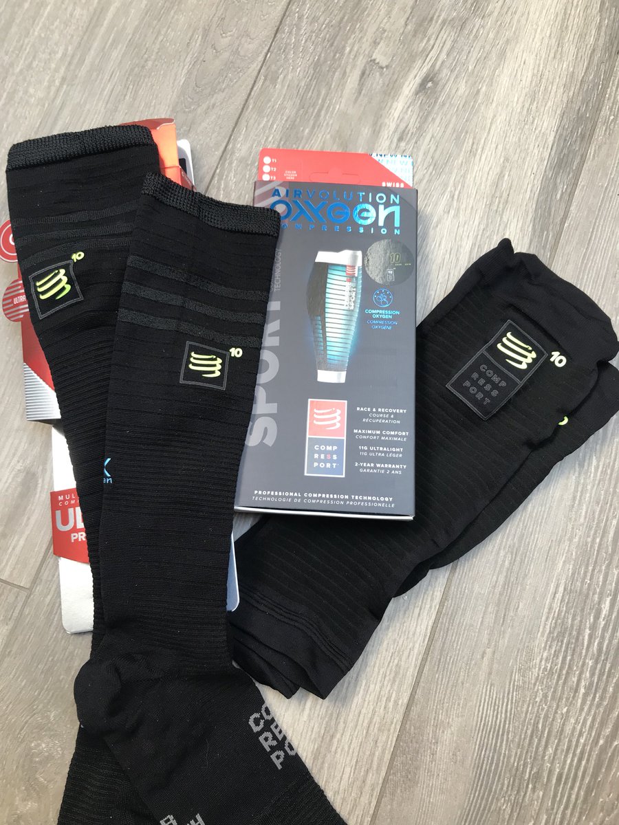 runningsince76's tweet photo. Yess new gear. Top gear and sooooo beautifull #Compressport #Thebelgianuppie #Teamup40 #Running #Blackedition if you also want one be quick cause its a limited edition https://t.co/0GOl82bsPP