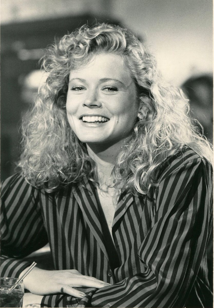 SJWILSONfanpage's tweet photo. AWESOME #TrowBackThursday
#ShereeJWilson #Stunning #Fashion #Style https://t.co/6TTvBXd8oG