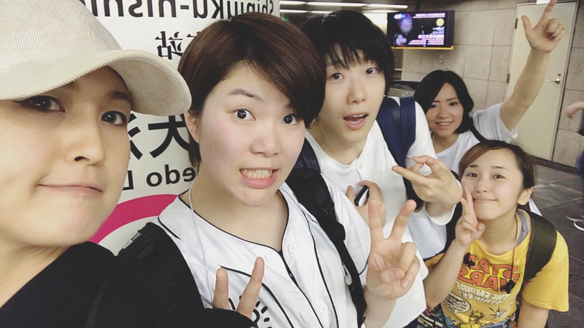 SARASHIxsarashi's tweet photo. 見に来てくださる方がたくさんだ~(⁎˃ᴗ˂⁎)
ありがとうございます💚💜💛💙❤
リーダーと久しぶりに踊ったよ~*ˊᵕˋ*
やっぱり5人はいいっ!!
本番まであと少しっ。。。
7/15(日)#JCF19
お得な事前予約はこちら➡️https://t.co/0l8OUVv4y5
#嵐 #踊ります #SARASH https://t.co/IvFzPgie3P