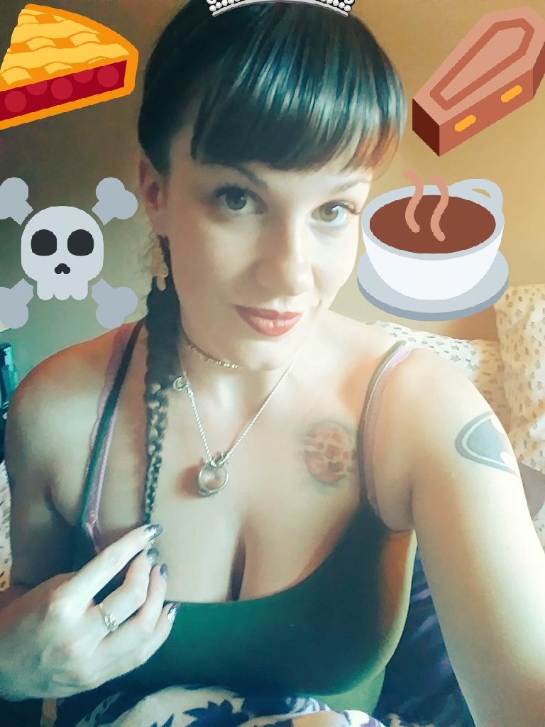 courtney39marie's tweet image. #Happy2B home after a #LongAF #GraveyardShift at #Work. &amp;amp; it was just my Monday. Been trying 2 relax. My mind won't stop racing with all of my madness. Going 2 be a long work week already.💋