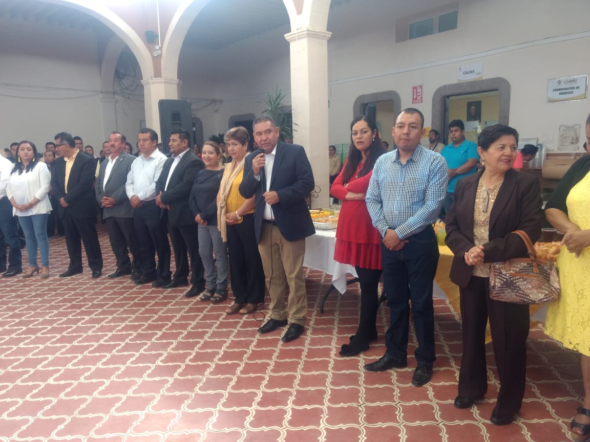 SerafinPrietoA's tweet photo. #FelizJueves El día de hoy me reintegro a mis actividades como Presidente Municipal de Santa Cruz de Juventino Rosas @JRosasGobierno refrendando el compromiso con la ciudadanía Santacrusence. https://t.co/nTJFT8tcgv