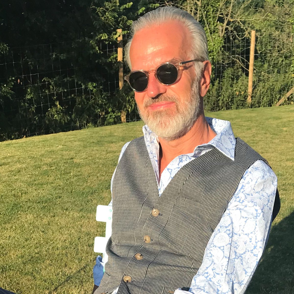 Hugo, making the most of the sunshine and looking great in Vienna. We love seeing your photo's of you in your shirts. Please keep sending them in or tag us #worboysshirts. 
#ootd #shirts #dapper #paisleyshirts #Vienna #mensfashion #smartdress #summer #mensfashion