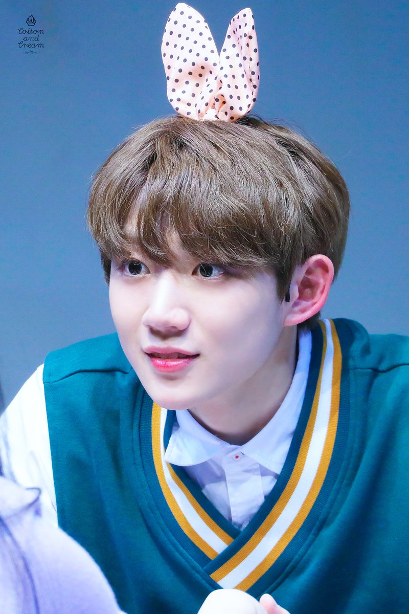 cottonncream99's tweet photo. 180505 신촌 팬싸 HQ

형섭이가 너무 보고싶어요,,😢
다정한 눈빛 언제쯤 다시 볼 수 있을까아

근데 형섭이 귀 곧 터질거같아,,🚨🚨🚨

#안형섭 #형섭 #hyeongseop https://t.co/ZXnKJgcPyz