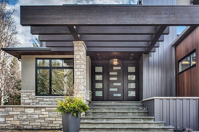 rockwood_homes's tweet photo. Welcome home 🏠! A grand and stylish entry leaves you wondering what lies behind those 🚪 doors? .
.
. #architecture #design #homedesign #designinspo
#designindeas #houzz #customhomes #custombuilder #calgarycustomhomes
#calgarycustombuilder … https://t.co/VnT8lYmMdo https://t.co/xX7pEW1BeD