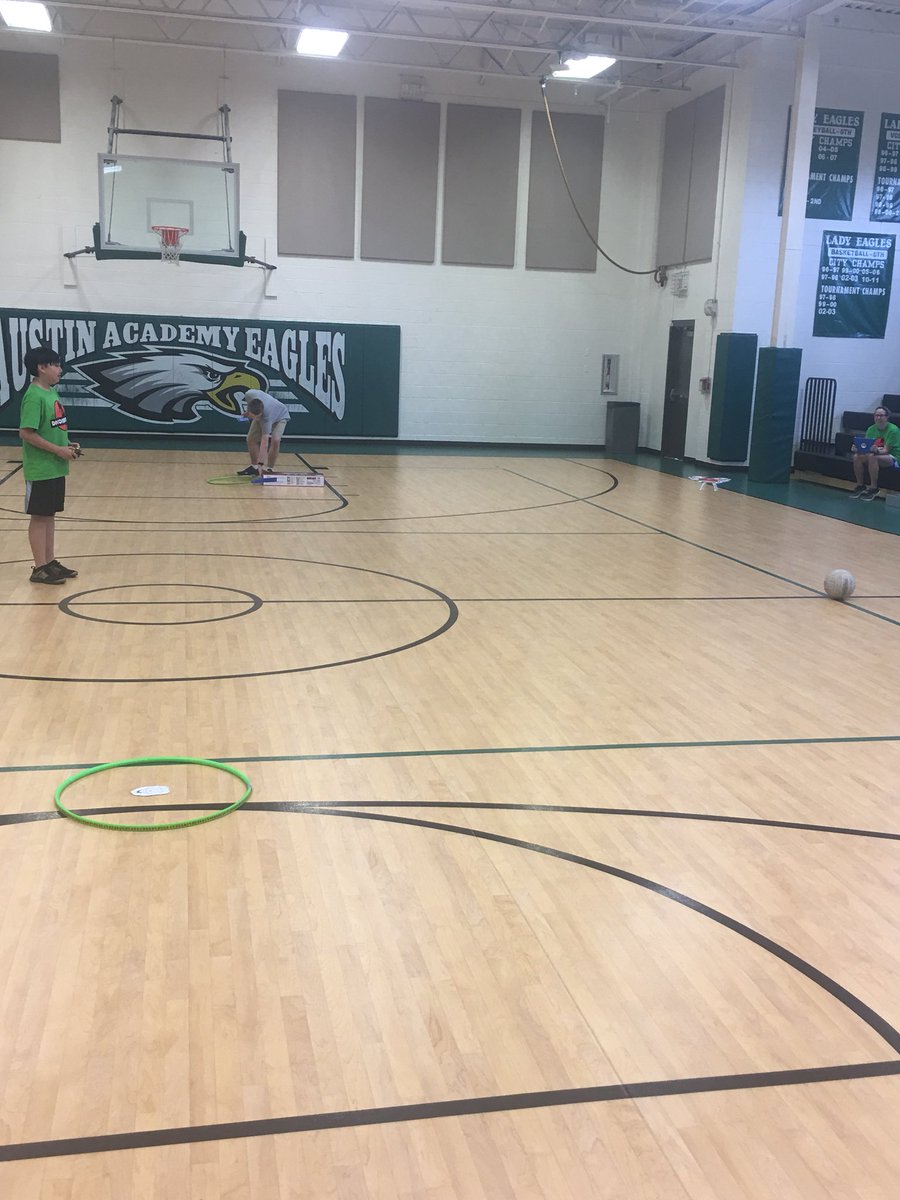 DiscoveryGISD19's tweet image. Drone obstacle course races for the best time #ChooseGarlandISD