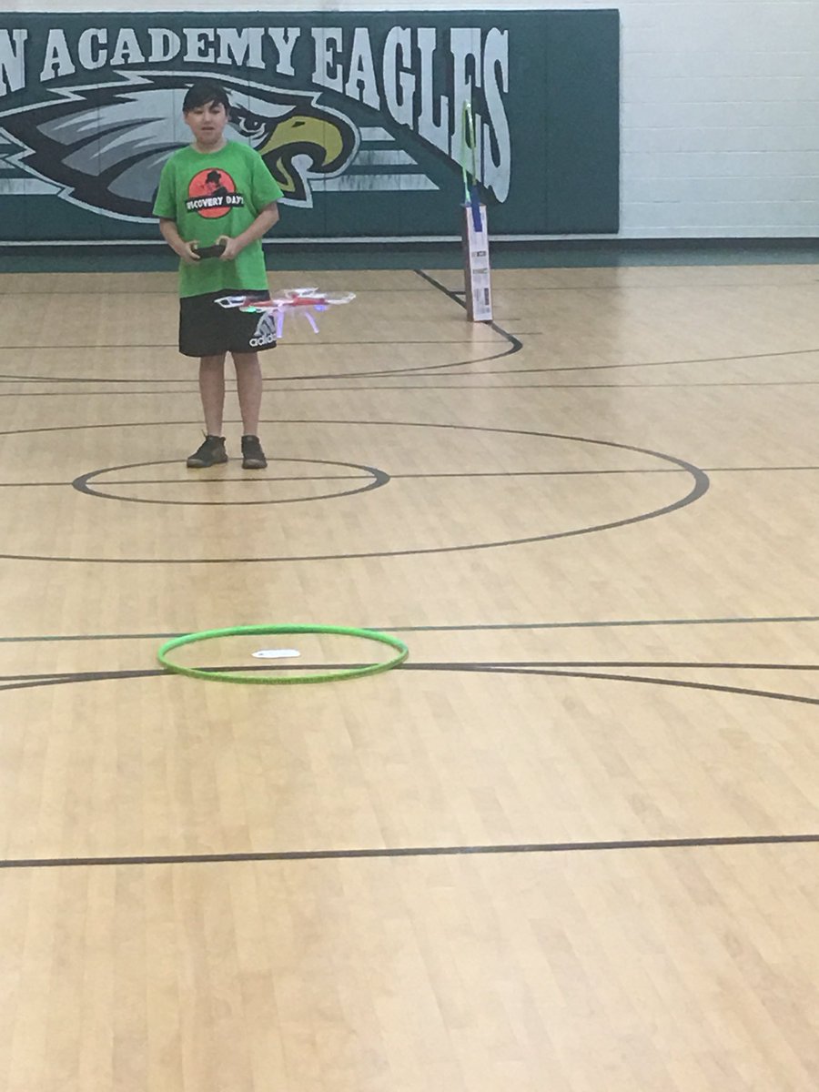 DiscoveryGISD19's tweet image. Drone obstacle course races for the best time #ChooseGarlandISD