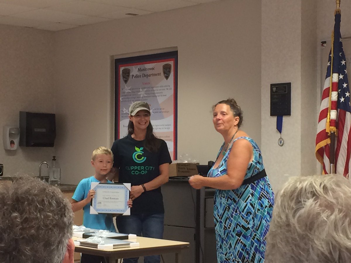 reptittl's tweet image. Today community members were honored for improving public health through tobacco prevention during the @rethinkwinnebag Substance Abuse Prevention Coalition meeting. Attendees were also briefed on other lakeshore prevention efforts. #LakeshoreTobaccoPrevention #BeSmartDontStart