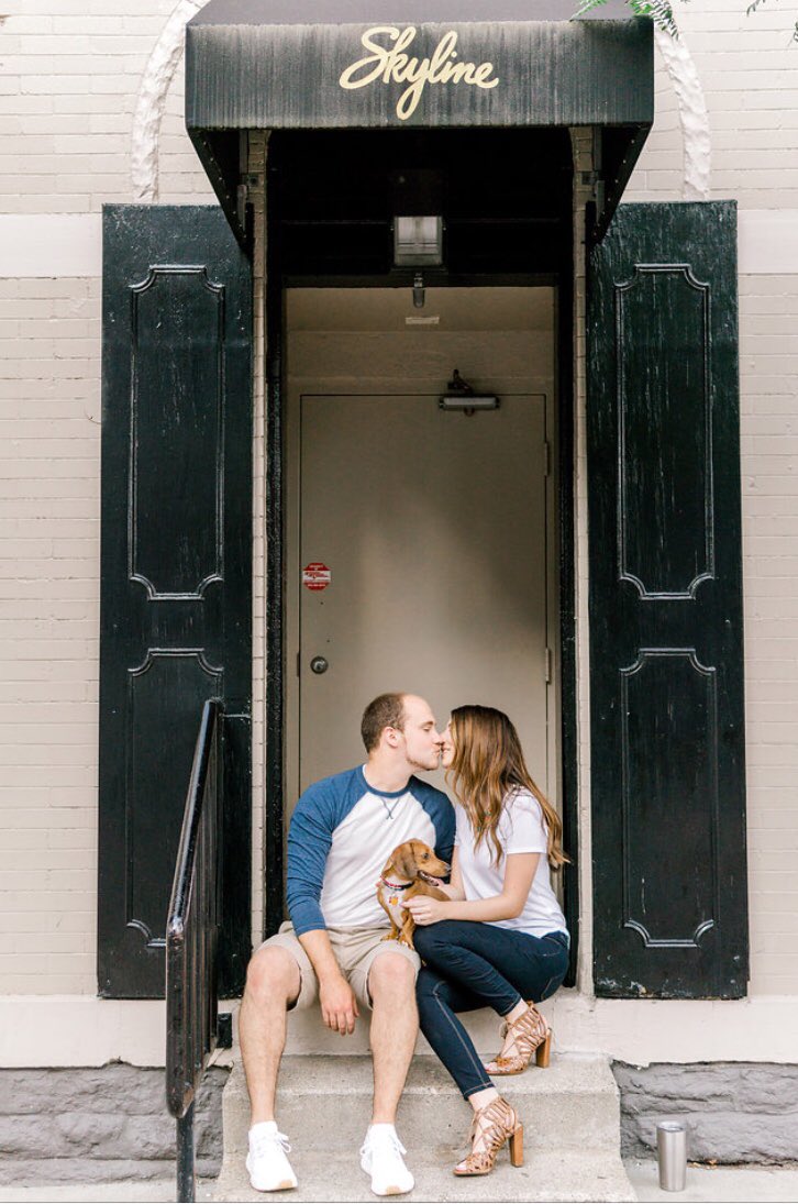 emilymansoor's tweet photo. When @Skyline_Chili is bae and your dog’s name is Coney...

Thank you so much Anastasia/Chapel Lane Photography for taking my CHEESY idea and running with it! 🧀🌭 #noconeyemoji #itsskylinetime https://t.co/A1tZDbvw2W