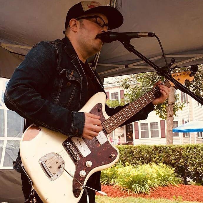 Want to play in a band? Chad Gosselin of @thebiglonesome is teaching a class at the @YourHCCnow in August! Sign up today: commonwealthmusicschool.com/april-rock-ban…
