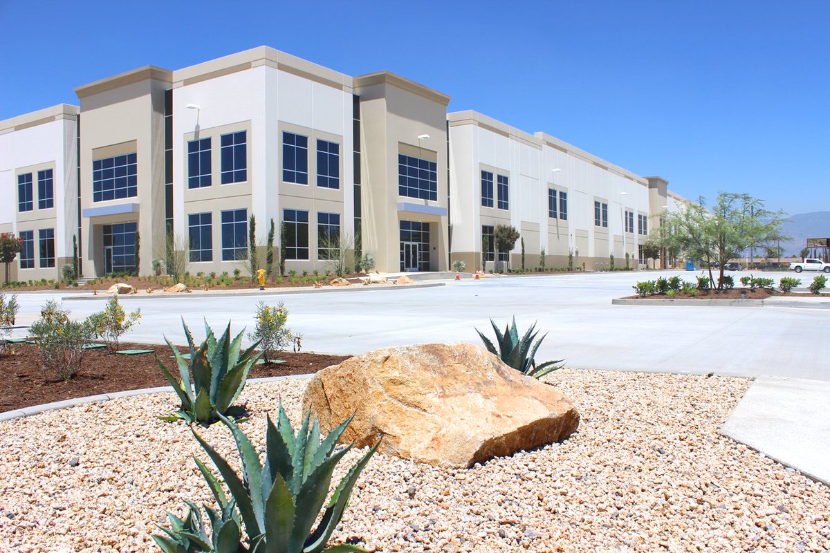 FullmerCo's tweet photo. The Waterman Distribution Center is a 554k sf #crossdock #industrial bldg located in San Bernardino, CA. The facility offers 105 dock doors and a fresh logistics location to this older area of the Inland Empire industrial market. Check it out! https://t.co/hh2mQeT6pu #CRE https://t.co/tKuKKryvww