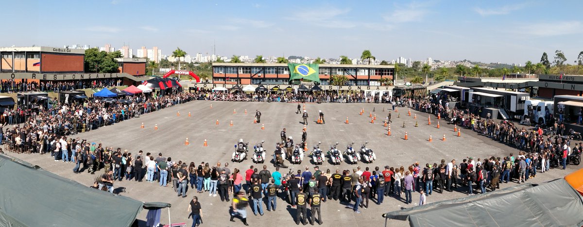cmse_exercito's tweet photo. O 2º Batalhão de Polícia do Exército realizou, no dia 8 de julho, o 3º Passeio Motociclístico em comemoração ao 66º aniversário do Batalhão General Ventura. Os motociclistas se concentraram no Estádio do Pacaembu e se dirigiram ao 2º BPE, em Osasco. #2BPE #SeuExércitoNuncaPara https://t.co/ND0QnkHMxT