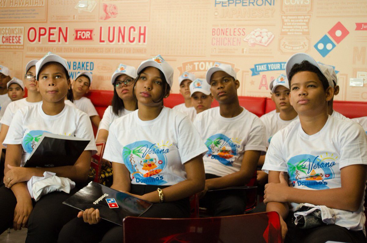 DominosRD's tweet photo. Por más de 15 años, durante los meses de Junio y Julio, #VeranoconDominos ha ofrecido la oportunidad a jóvenes estudiantes de tener su primera experiencia laboral. #OrgulloDominos
Conoce más sobre el programa en: https://t.co/BybuVV5NN9 https://t.co/g0hCKnMxF9