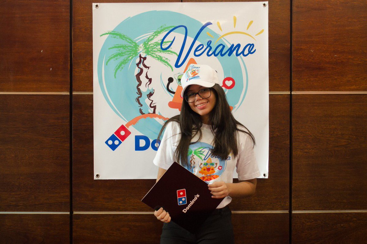 DominosRD's tweet photo. Por más de 15 años, durante los meses de Junio y Julio, #VeranoconDominos ha ofrecido la oportunidad a jóvenes estudiantes de tener su primera experiencia laboral. #OrgulloDominos
Conoce más sobre el programa en: https://t.co/BybuVV5NN9 https://t.co/g0hCKnMxF9