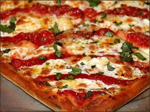 hungerpass's tweet photo. Need a lunch idea? Well if you're in #Brooklyn, come by #DueFratelli for some pizza, pasta, burgers, and more! Don't forget to save 10% with #HungerPass!🍕🍝🍔 https://t.co/2tvmzE3t4q