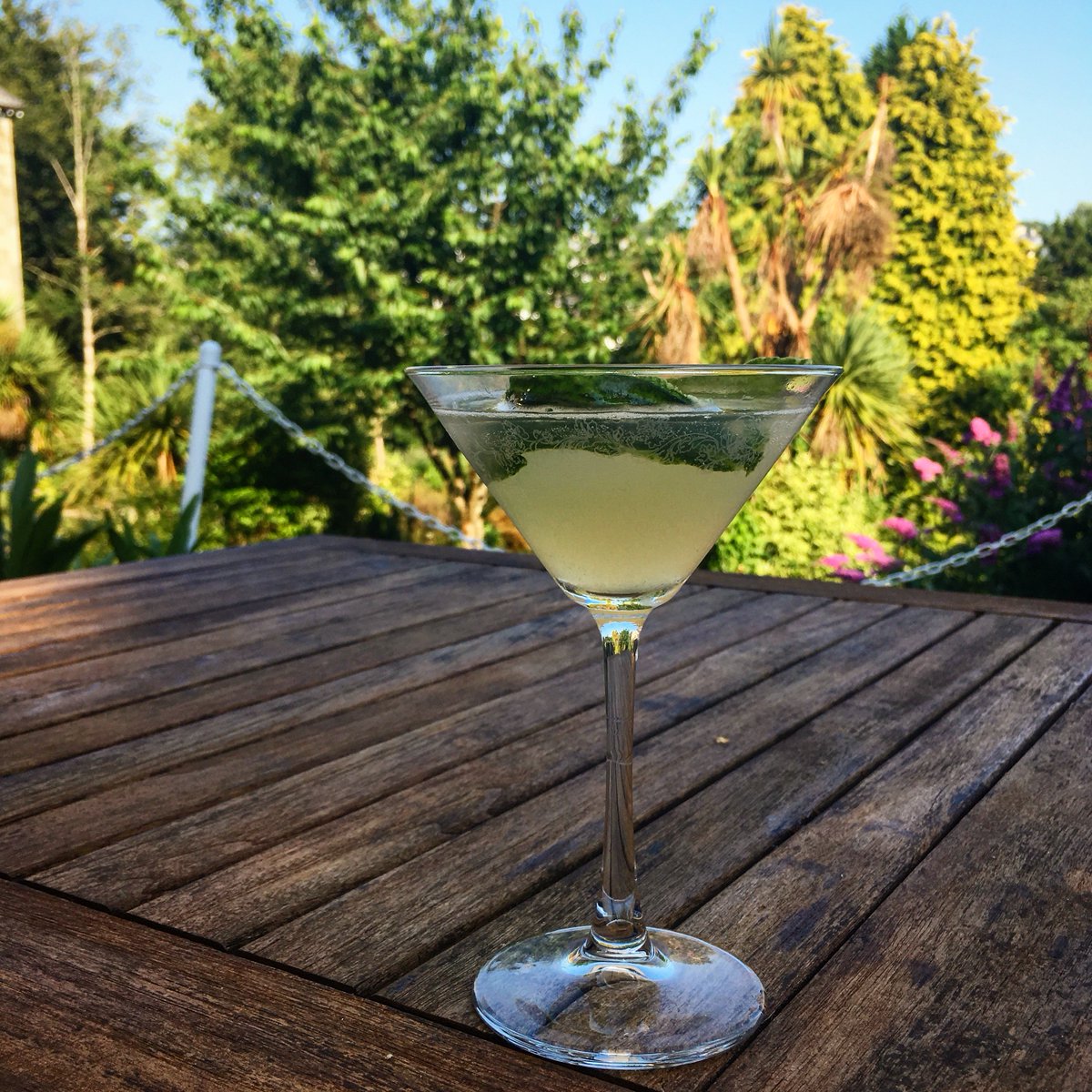 AlvertonHotel's tweet image. This is your five minute cocktail call! #cocktailnight #2for£10 #cocktailthursdays