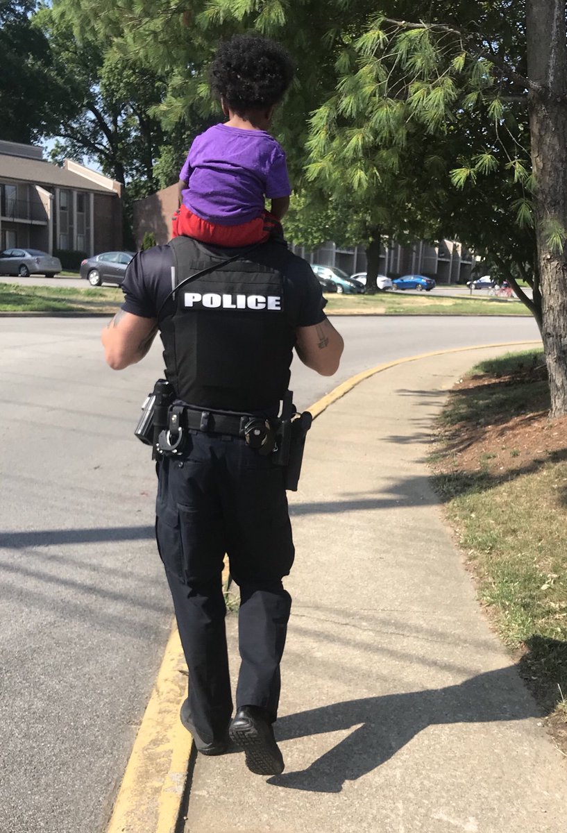 LMPD's tweet image. Piggyback rides are awesome! Great work guys! Check it out! #LMPD #CourageAndCommitment #PiggybackRidesAreAwesome #WalksAreAwesome #SorryMichelleNoPewPewsInThisPost #ThanksForFollowingUsEverybody #OurLouisville

facebook.com/41739947268/po…