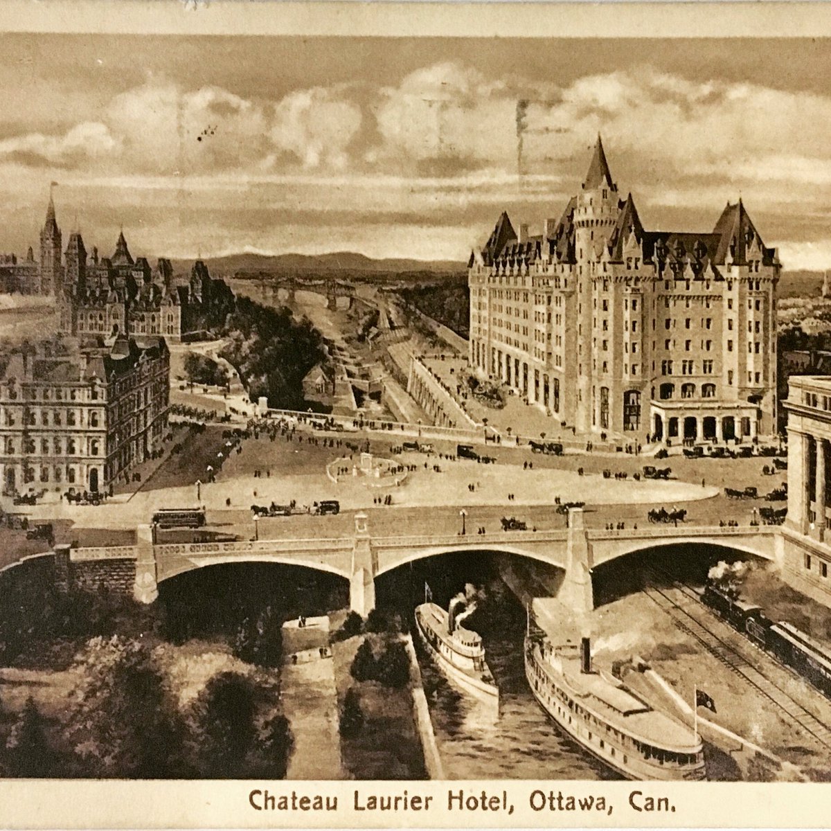 Perfect for #tbt — A beautiful image of #old #Ottawa from the Ottawa Room at Main branch! 🕰 Le canal Rideau, le Château Laurier et le Parlement, sur une vieille carte postale de la #salle #Ottawa à la succursale Centrale. #vintage #city #photo #oldschool #retro #capital