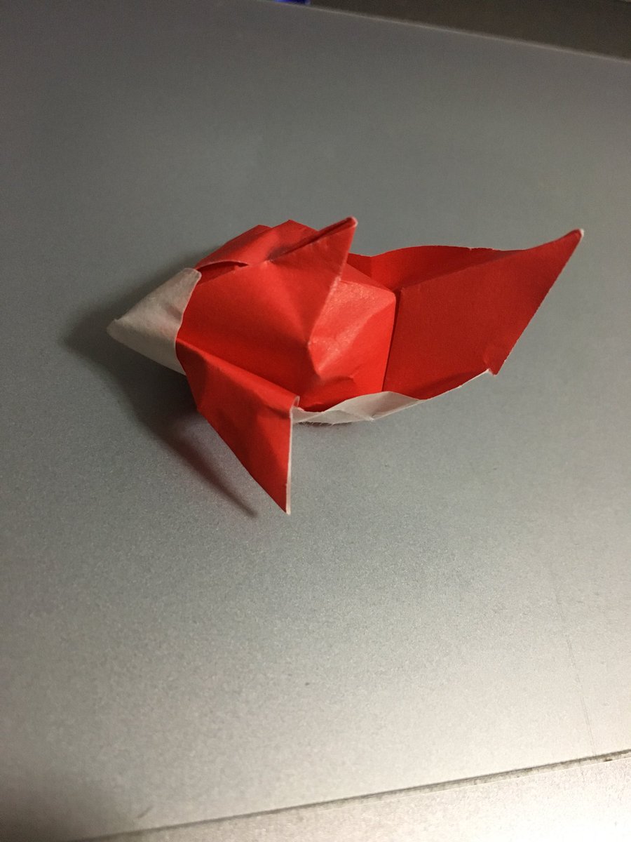弧竜 Sur Twitter 金魚 折り紙 折り紙作品 不切正方形一枚折りで金魚折りました 兜から折る金魚を不切 立体に変えた物なのです