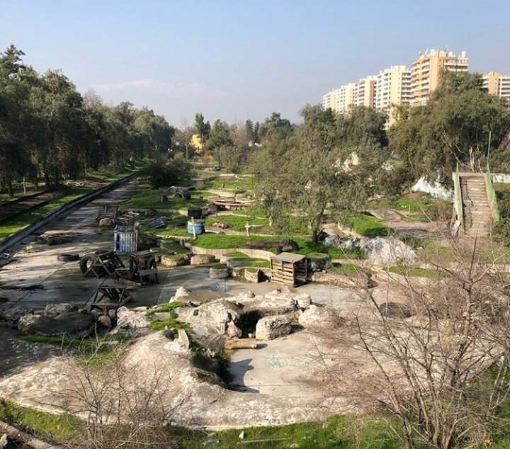 kurOtashiO's tweet photo. Que hermoso sería ver el renacer de Mundo Mágico en Lo Prado, quizás como un formato mixto, como ciudad en miniatura + parque urbano, conectando con Estacion Pajaritos. ¿Y si se llega a un gran convenio entre @patrimonio_cl, @loprado_muni y @PARQUEMET_? Fotos: @santiagoadicto https://t.co/sLqf0LbpqH