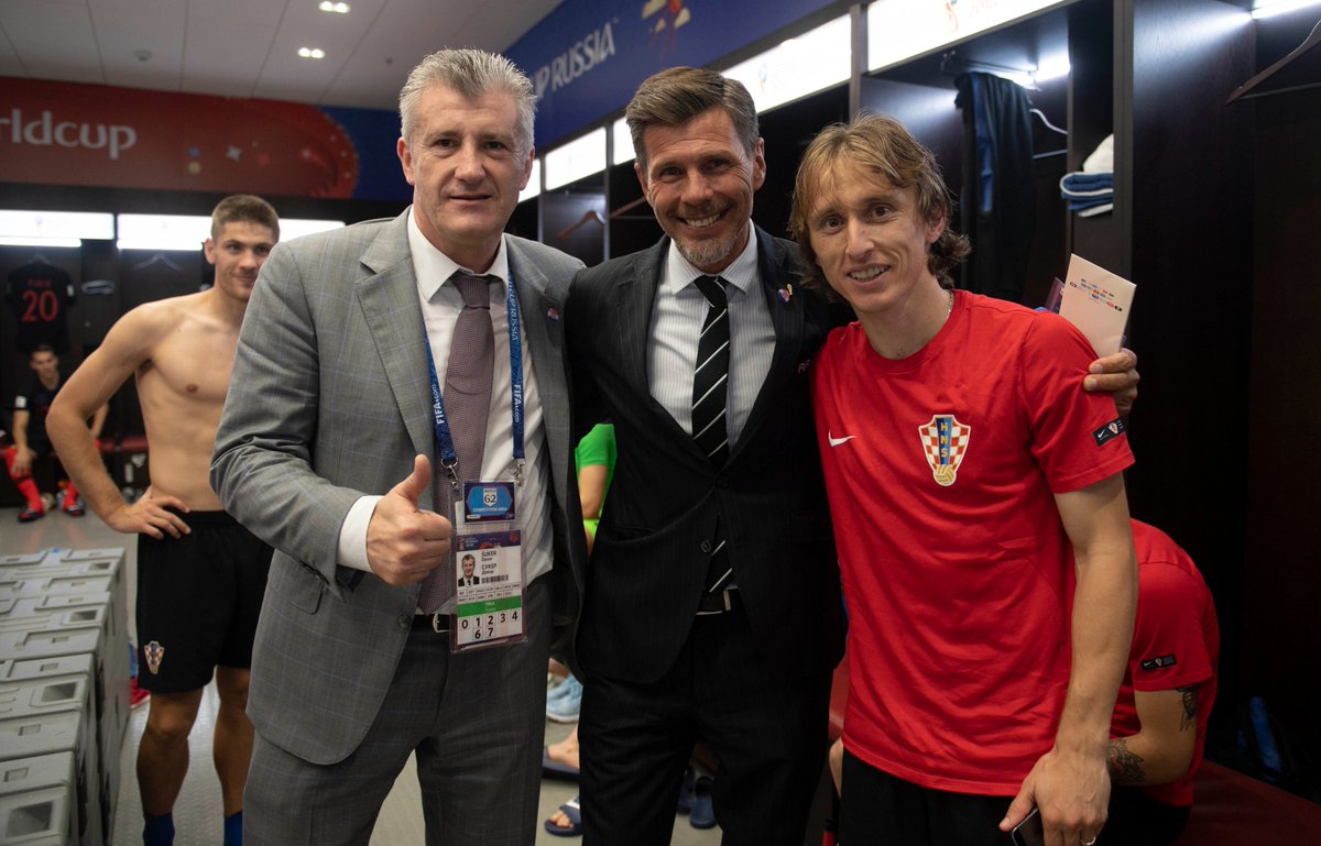 📸 A @FIFAWorldCup moment ✅ France '98 bronze-winning Golden Boot Davor Šuker ✅ France '98 bronze-winning #CRO captain Zvonimir Boban ✅ Russia '18 #WorldCup finalists captain @lukamodric10 #BeProud #Family #Vatreni🔥