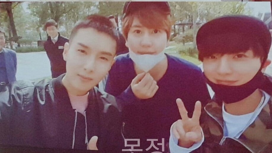 jirafitaryeongg's tweet photo. Sorry Siwon, but these photos are beautiful, perfect and THE BEST OF MY FUCKING LIFE! 
😭😭😭😭😭😭😭😭😭😭😭💕💕💕 
#Ryeowook #Kyuhyun #Kyuwook 
#ReturnOfTheLittePrince 
#WelcomeBackLittlePrince 
#WelcomeBackRyeoWook https://t.co/s9IpFTO43O