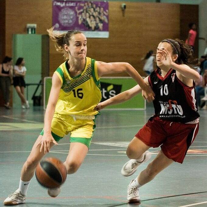 🏀 #SèniorFem | Júlia Garriga, renovada!! La "Baby gironina" de l’equip renova després d’una temporada per emmarcar i un final espectacular a la F4 de Sant Adrià. #123LesCorts #CopaCatBQ