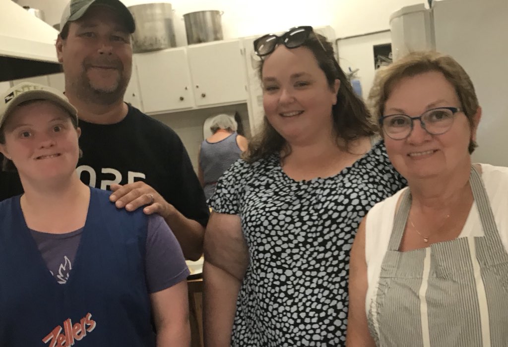 Warm HUGZ to @NTWMelinda who visited today to learn more about our program.We struggle more than ever to keep our doors open and feed over 100 St. Cathariness folks every day Donations can be dropped off at 235 Church St. Mon-Fri 8:30-2:30 905-687-8089 @WSendzik @SC_FireServices