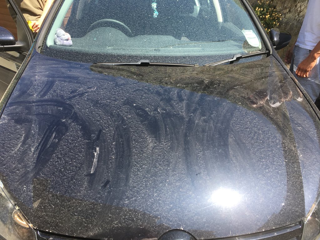 annettedukes67's tweet photo. When you go to your ( what was clean) car that’s been parked at holiday accommodation only to find workmen have covered it in dust then tried to wipe it off😩@HolidayHomeHunt #woolacombe https://t.co/0mEzia3oTu