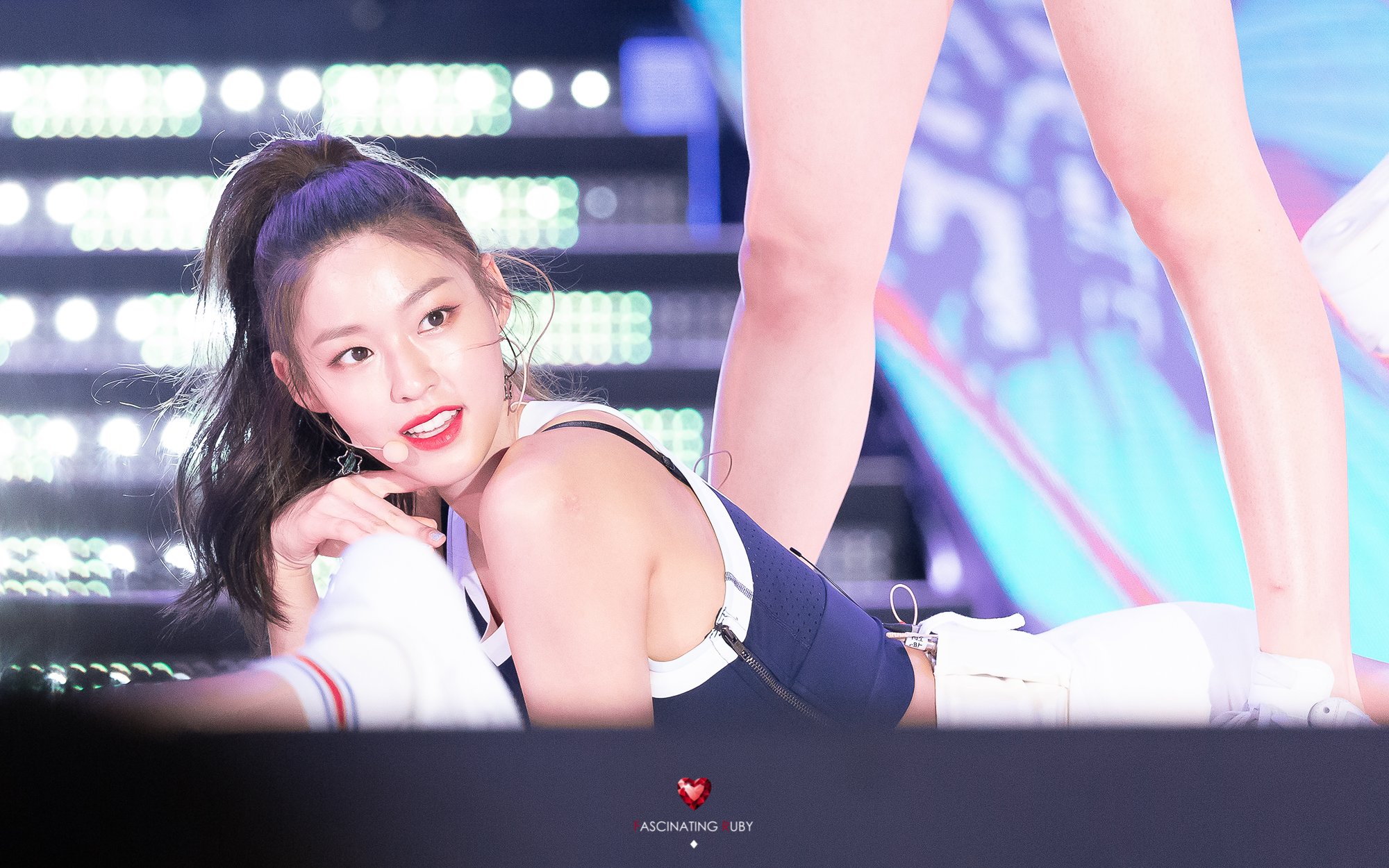 Dh6xGi7UEAASza0.jpg:orig