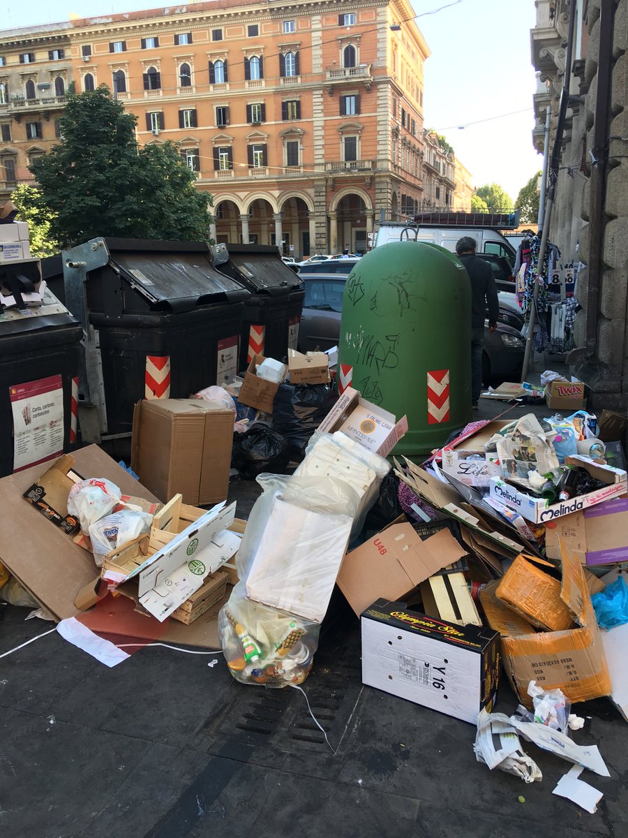 Piazza Vittorio adesso #Roma #Esquilino #degrado #AMA @virginiaraggi