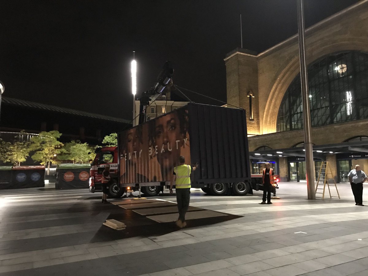 ShapeDesign_'s tweet image. #tbt to last week when we installed the Fenty Beauty pop up at Kings Cross 💥