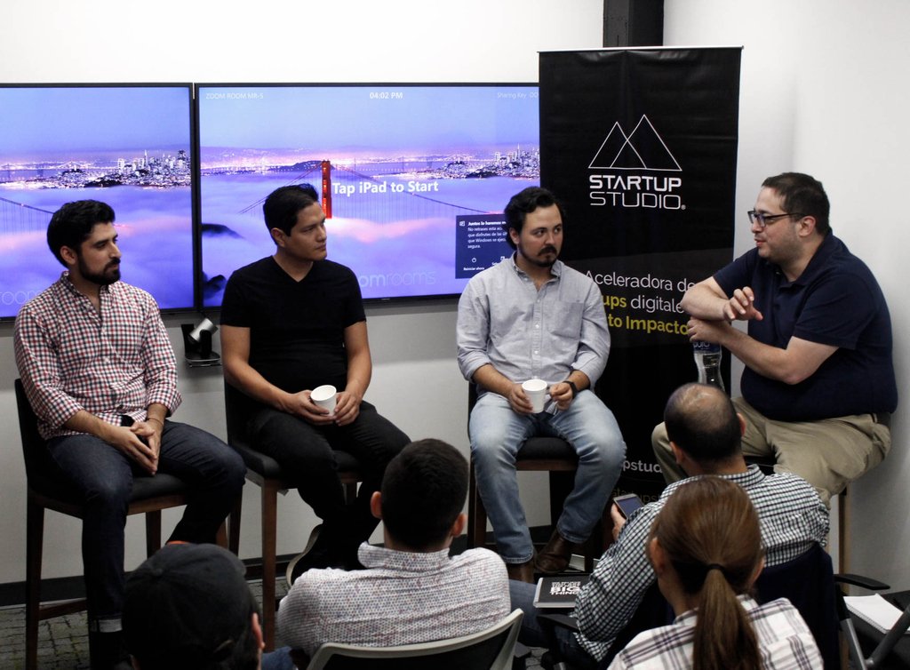 startupstudiomx's tweet image. Muchas gracias a Javier Esquivel, Guillermo Macbeath y Javier González que con ayuda de nuestro Program Manager Fer Huerta pudieron participar en el Panel de CTOs de la semana de Onboarding para la generación #9 de Startup Studio.