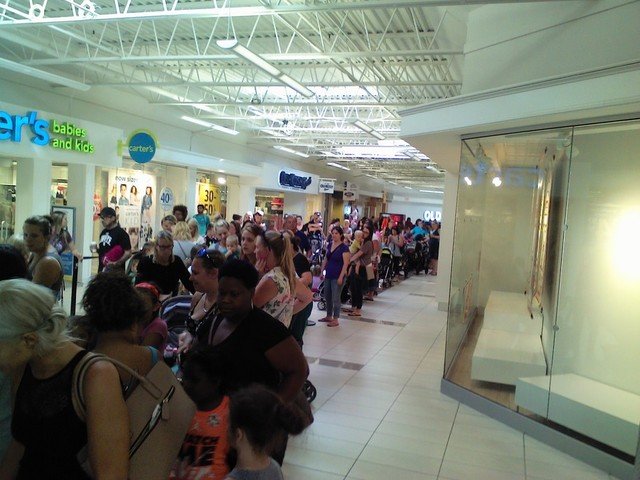 samarasonik's tweet photo. when #buildabear is "so successful, it failed" just like #TanaCon 😂😂 i'm pretty sure the statement @buildabear just posted is WORD4WORD what @tanamongeau did, following the shutdown. {minus saying 20k people whenever possible} bahahaha guess i'm not going today ✌😋 https://t.co/D78ZehrQoF