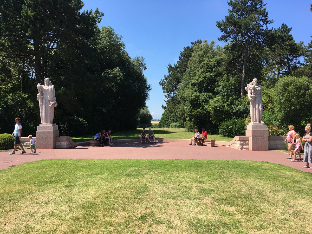 NormandyNHGS's tweet photo. American cemetery https://t.co/Oqkiqu0Ray