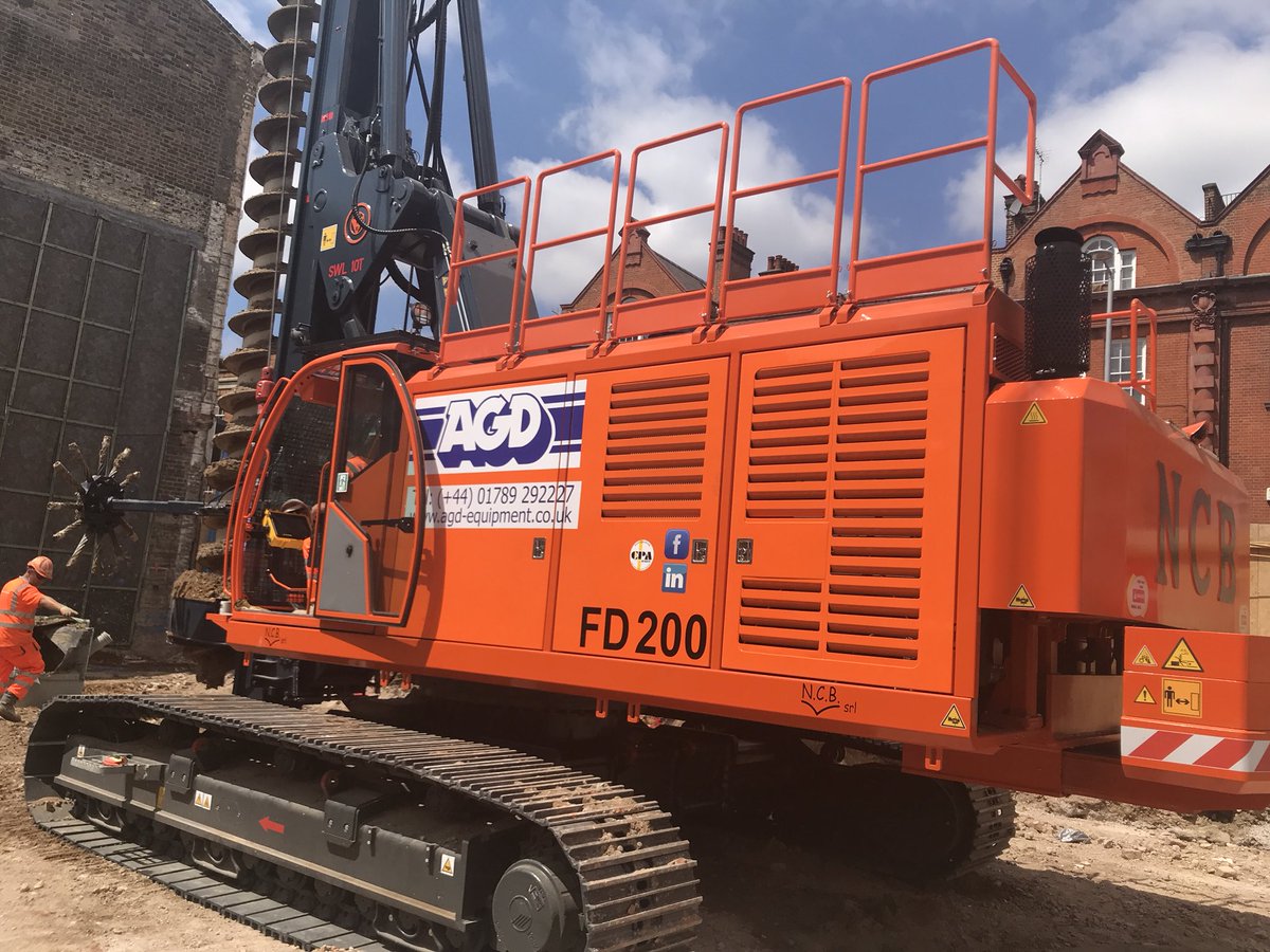 AGDEquipment's tweet photo. We are pleased to introduce the range of #NCB piling rigs and accessories to the UK market. Pictured here is a brand new model FD200 #CFA rig installing a 600 mm CFA secant wall in Chelsea, London for #VolkerGroundEngineering. Click to see it in action https://t.co/HCtWR77qN7 https://t.co/HfpM3Ed24E