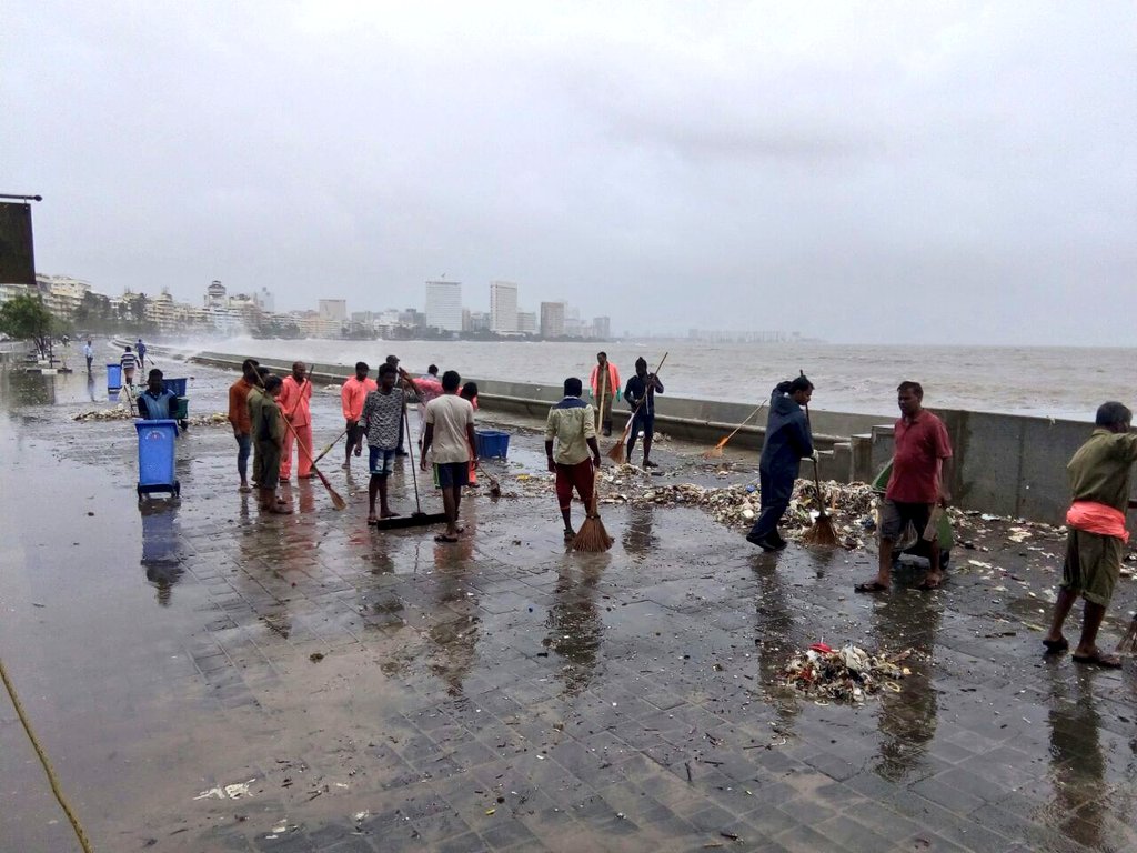 javeedrathod's tweet photo. What will throw is back to us ...the sea will always give it back..
#Hightide
#QuitPlasticMovement #MumbaiCrumbling #MumbaiRains2018 https://t.co/tfw0ZGzUNv