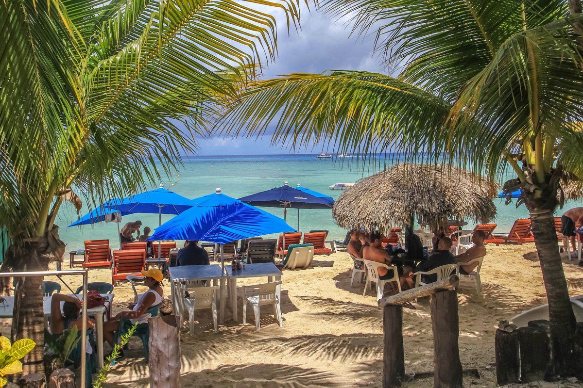 ClubViajeros1's tweet photo. Experiencia inolvidable en club de #PlayaPalancar 🍹🌴🌊☀️ ubicado en #Cozumel Mar bellisimo, agua turquesa super cristalina y muy tranquila, arena blanca, y con mucha menos gente que las de la costa de la #RivieraMaya Un paraíso en el Caribe Mexicano! 😎 https://t.co/3Reb9rayam