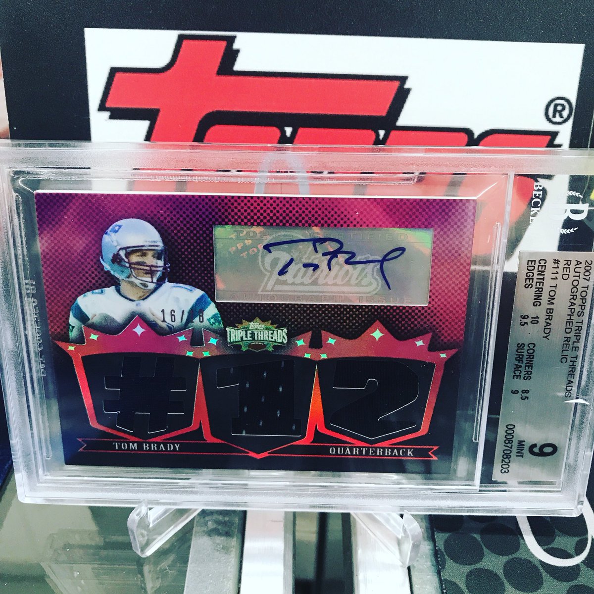 RbiCru7's tweet image. YES it’s official we are #BuyingTomBradyAutos &amp;amp; thanks to Jake for contacting us to acquire this 2007 #TomBrady @topps #TripleThreads /18 @beckett_grading BGS 9/10! Have any you want to move feel free to stop by our @nsccshow booths 1851/1855/1950/1954 @CardDirect #SupportYourLCS