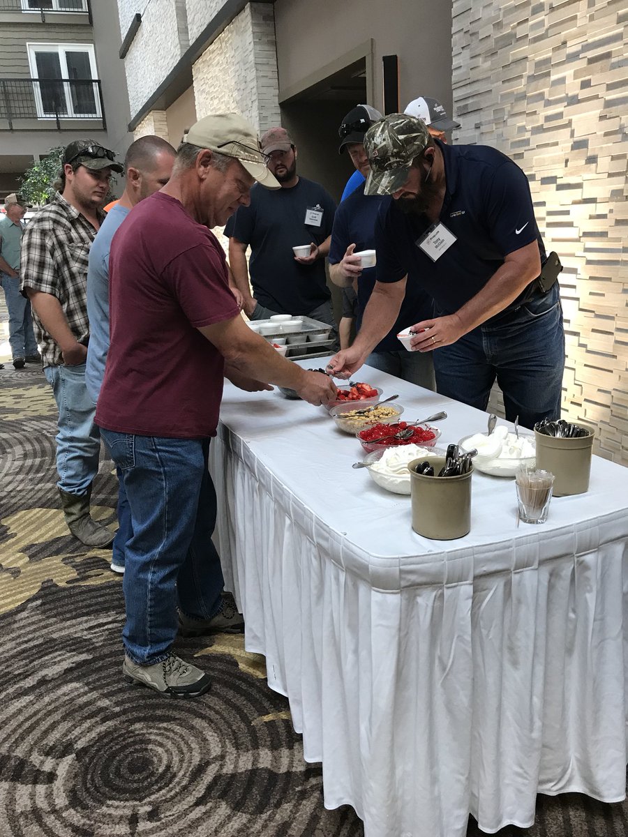 zbaugher's tweet photo. Getting ready to start back up our #FSPropane refresher training here in Mt. Vernon, IL. But first...ICE CREAM! #NoHurries #NoWorries #3of8 @FSServices https://t.co/XUBbCiXkdZ