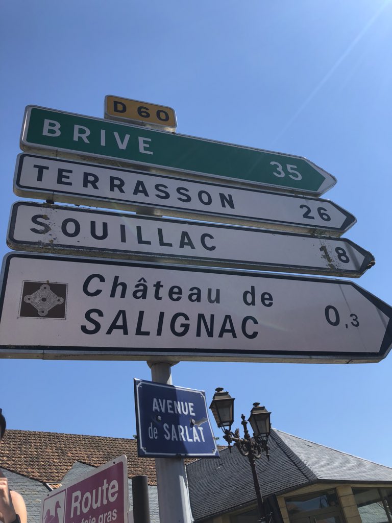 fyvieschool's tweet image. Miss Tait is having an amazing week with @lfeeEurope participating in the #immersioncourse 🇫🇷 speaking and listening in French in order to improve French language in Fyvie school 💙