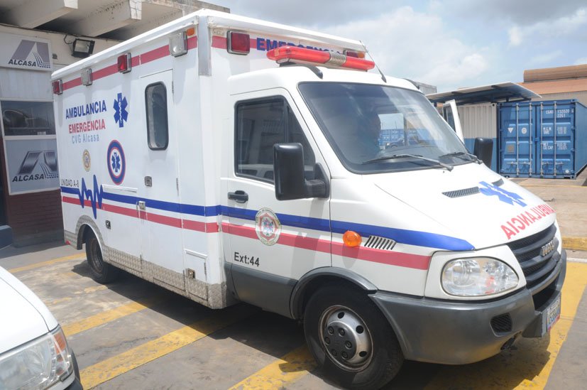 #GestiónColectiva 🚑👨🏽‍🏭Con la intención de brindar un servicio óptimo al momento de proporcionar cuidados médicos, Alcasa reacondiciona ambulancia lo que permitirá atender de manera inmediata, cualquier eventualidad que se le presente al trabajador. @TareckPSUV @AHidalgo67