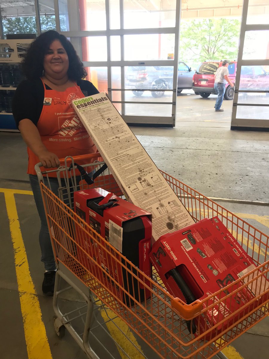 ChaoxCJ's tweet photo. Lucy chomping down on a $600 recovery! Way to go, Lucy! #3203makesithappen #3203RecoverySharks #SharkWeekEveryWeek ⁦@MattWorkmanTHD⁩ https://t.co/lpLMa3Jq3u