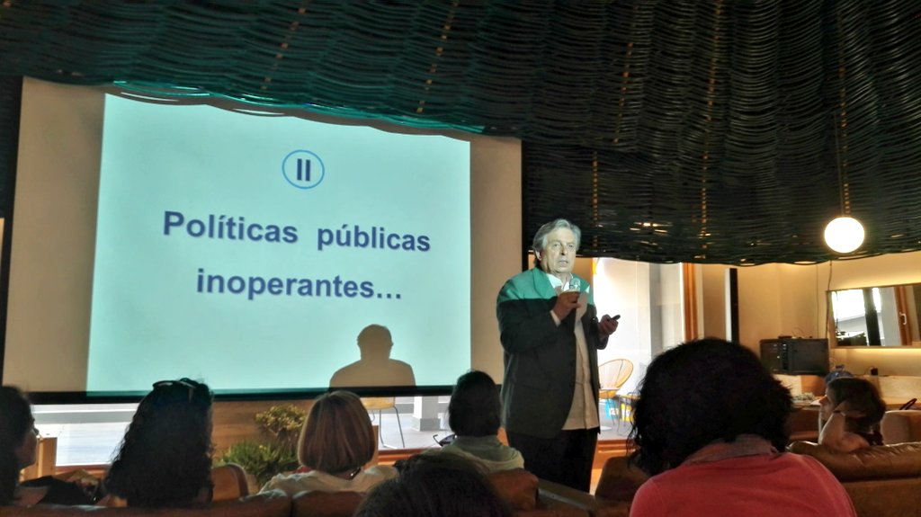 EncarniRguez's tweet image. .@jalmagro dando caña a la falta de iniciativa de las AAPP en materia de #RSC y la pérdida de confianza y credibilidad de la ciudadanía en las instituciones en la presentación del grupo #RSCTech en el @ImpactHubMAD