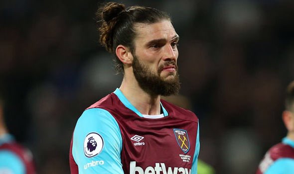 piesportsbooze's tweet photo. Andy Carroll rupturing his ACL falling off a balcony whilst trying to sneak back into his hotel room whilst pissed on pre season is the most West Ham thing to ever happen to West Ham 😂 https://t.co/b99rLoyOVC